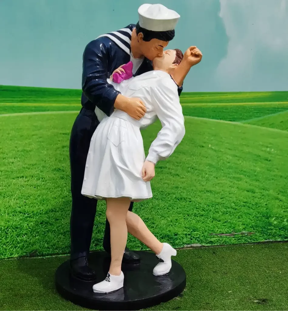 Victory Kiss Statue